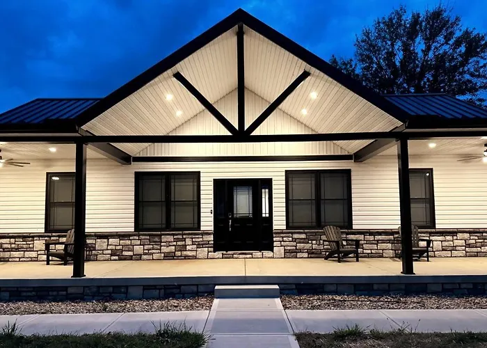 Country Cornerstone Retreat - Game Room, Theater, Hot Tub, Massage Chairs, Gym, Grill, Sauna, Fire Pit